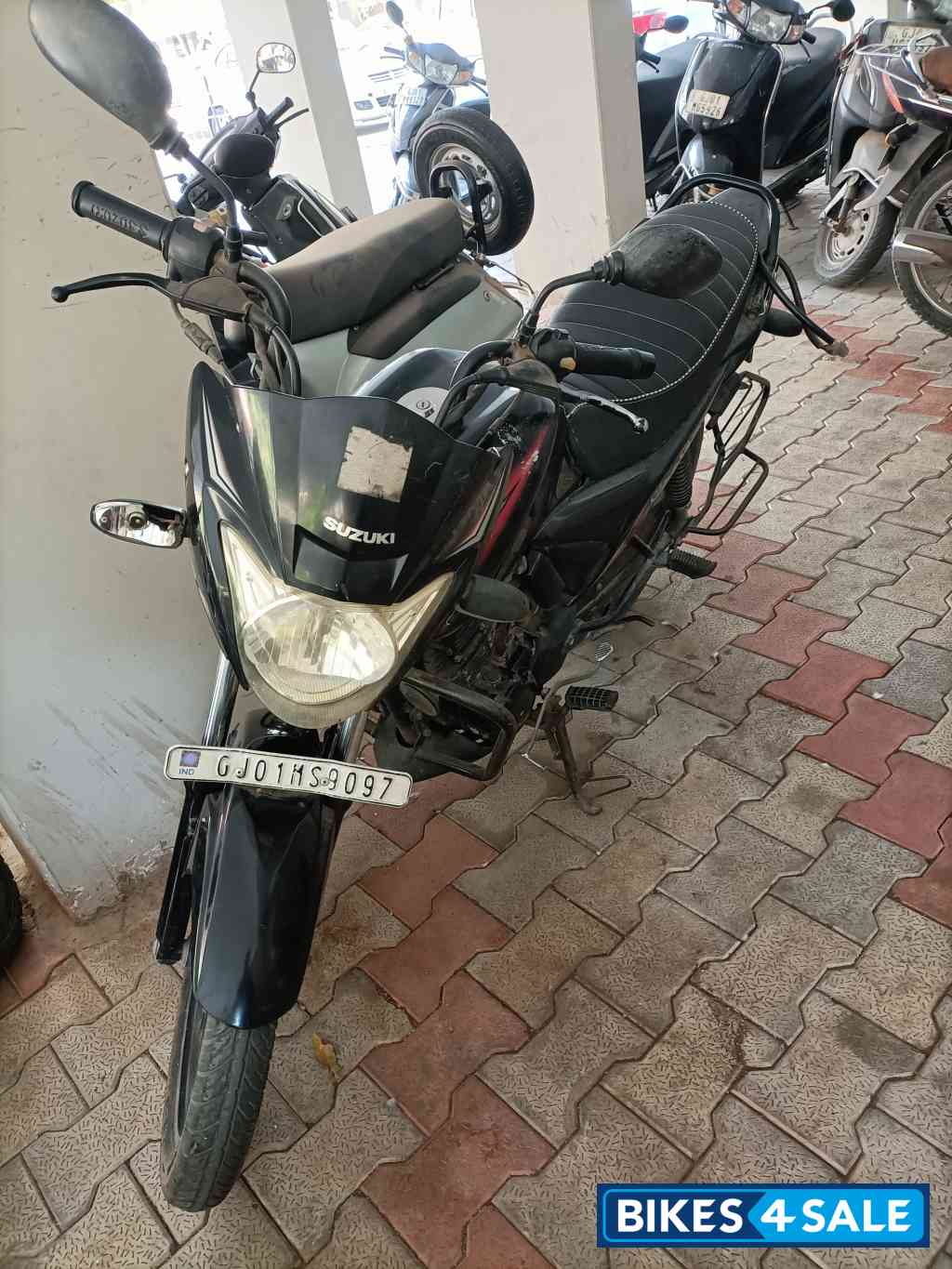 Black Suzuki SlingShot