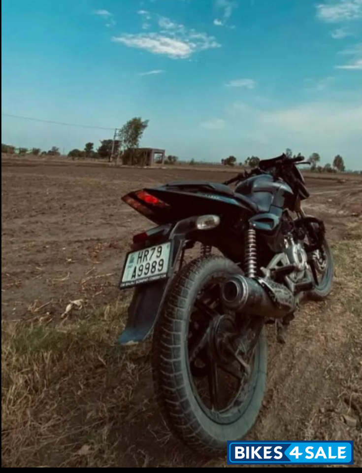 Black Bajaj Pulsar 180 DTSi