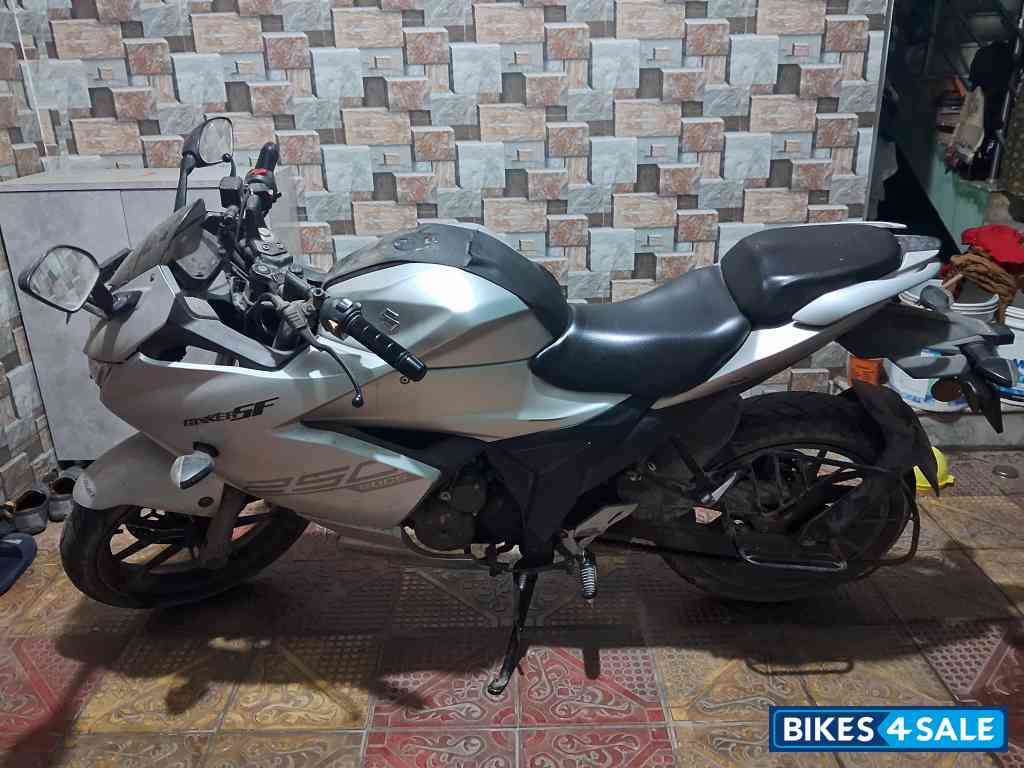 Mat Platina Silver Suzuki Gixxer SF 250