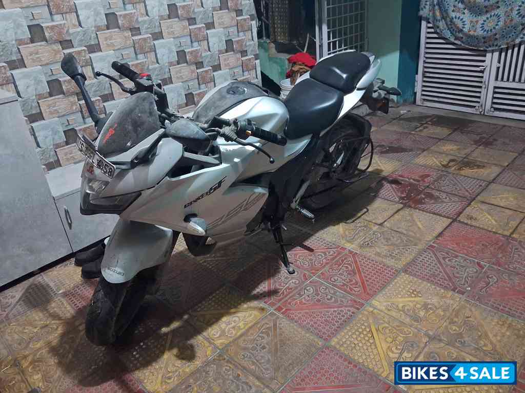 Mat Platina Silver Suzuki Gixxer SF 250