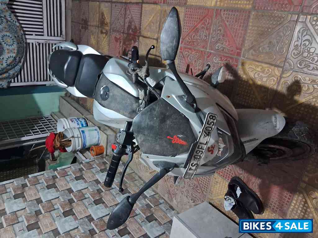 Mat Platina Silver Suzuki Gixxer SF 250