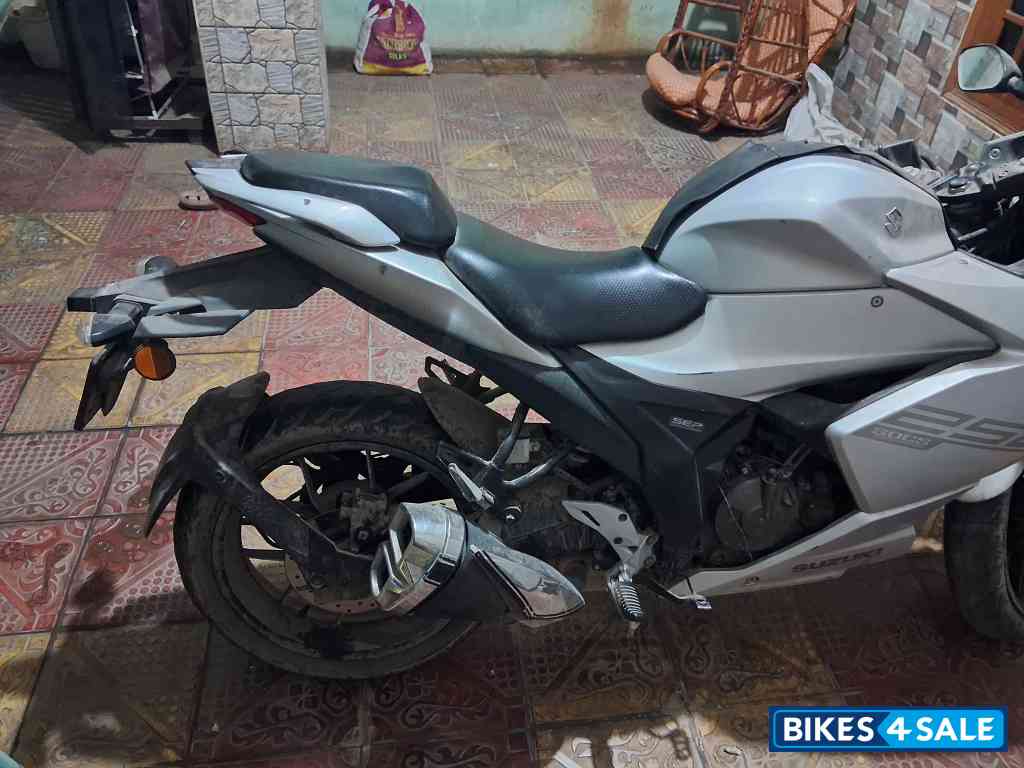 Mat Platina Silver Suzuki Gixxer SF 250