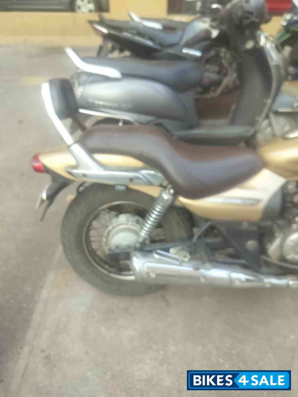 Bajaj Avenger Cruise 220