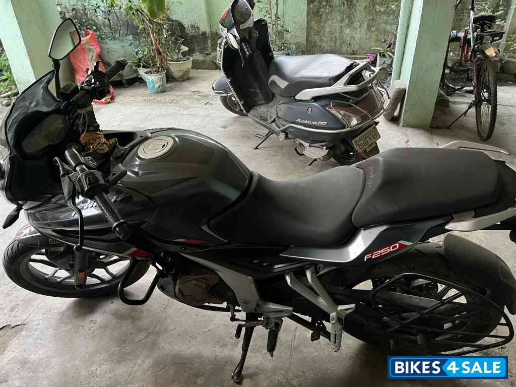 Grey Bajaj Pulsar F250
