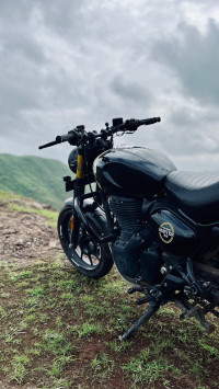 Rebel Black Royal Enfield Hunter 350 Metro