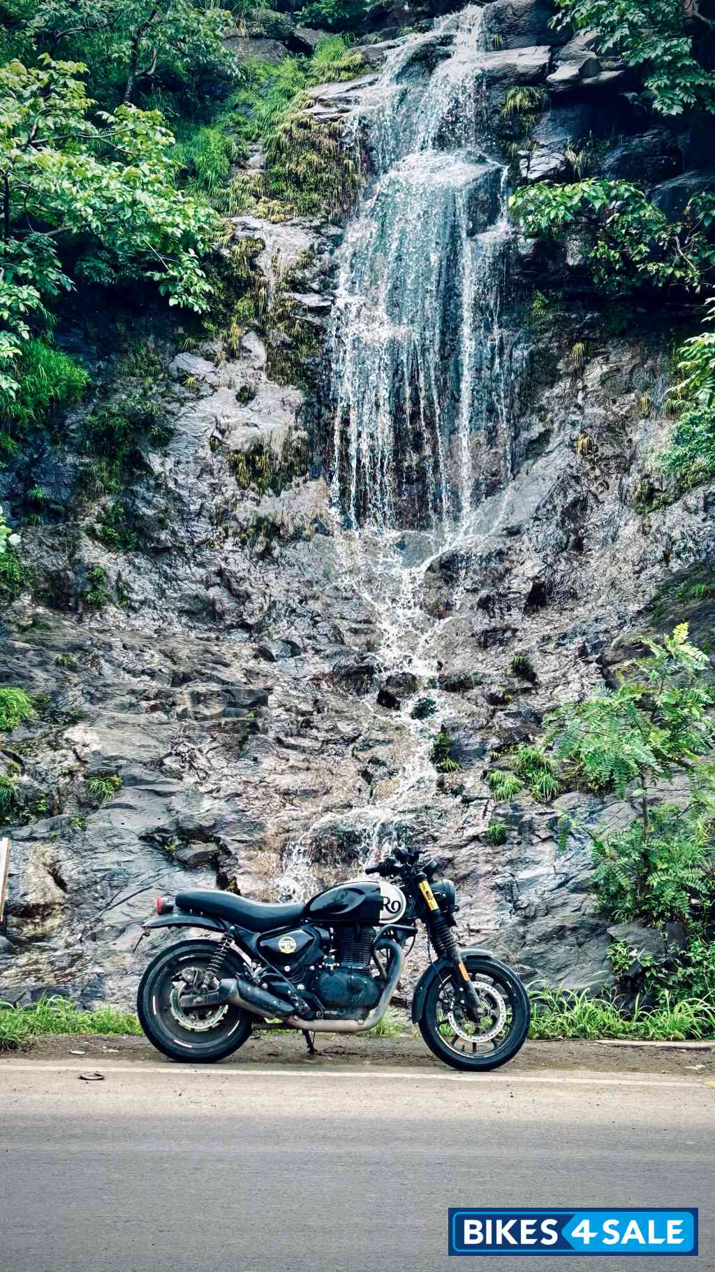 Rebel Black Royal Enfield Hunter 350 Metro Rebel Black Royal Enfield Hunter 350 Metro