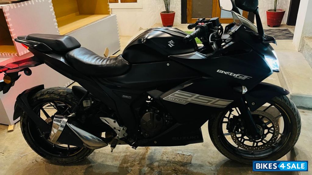 Suzuki Gixxer SF 250 BS6 Suzuki Gixxer SF 250 BS6