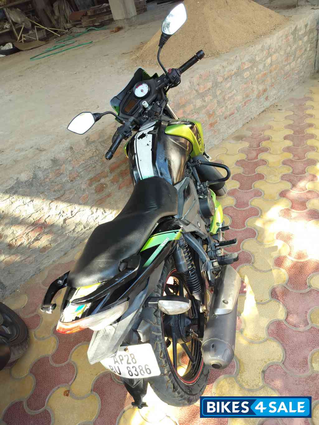 Green TVS Apache RTR 160
