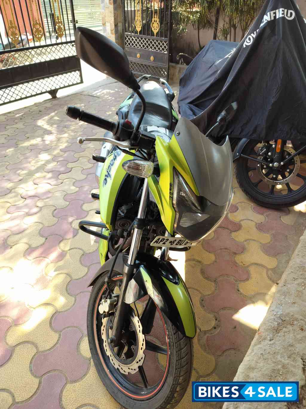 Green TVS Apache RTR 160