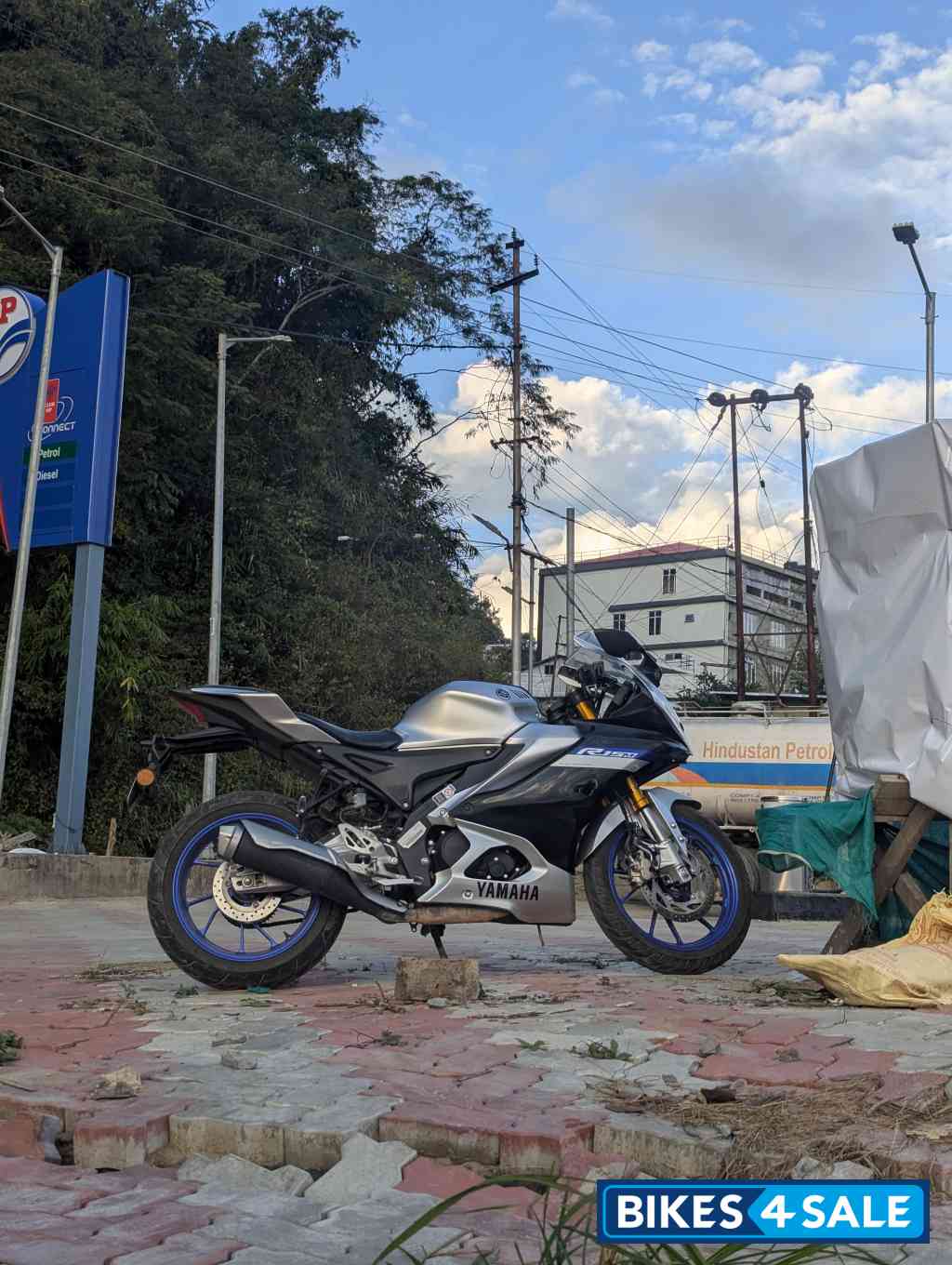 Yamaha R15M