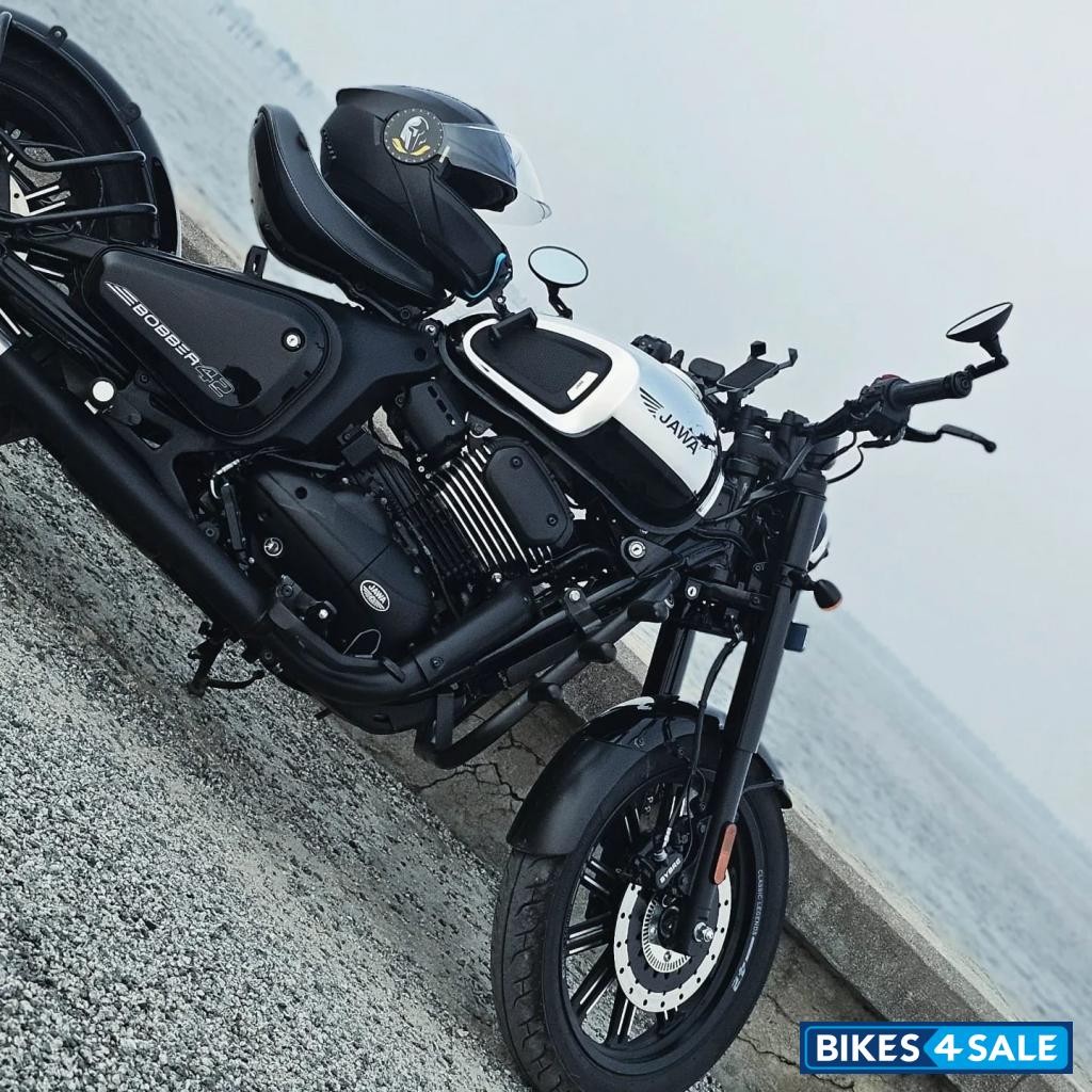 Black Mirror (chrome) Jawa 42 Bobber Black Mirror