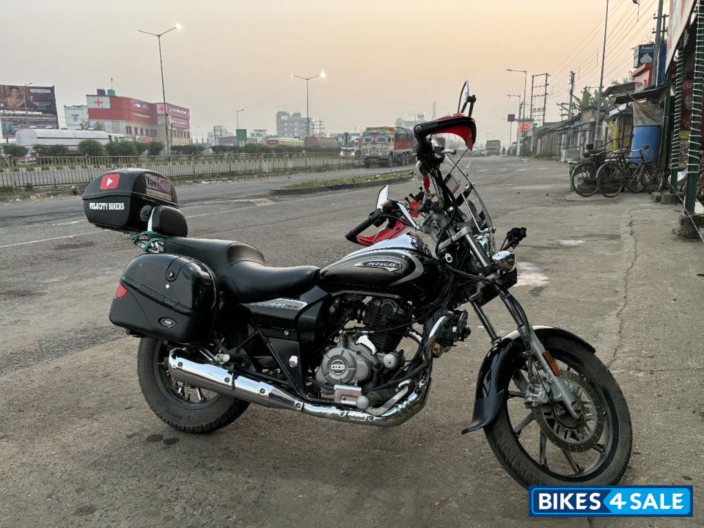 Black Bajaj Avenger Cruise 220 BS6