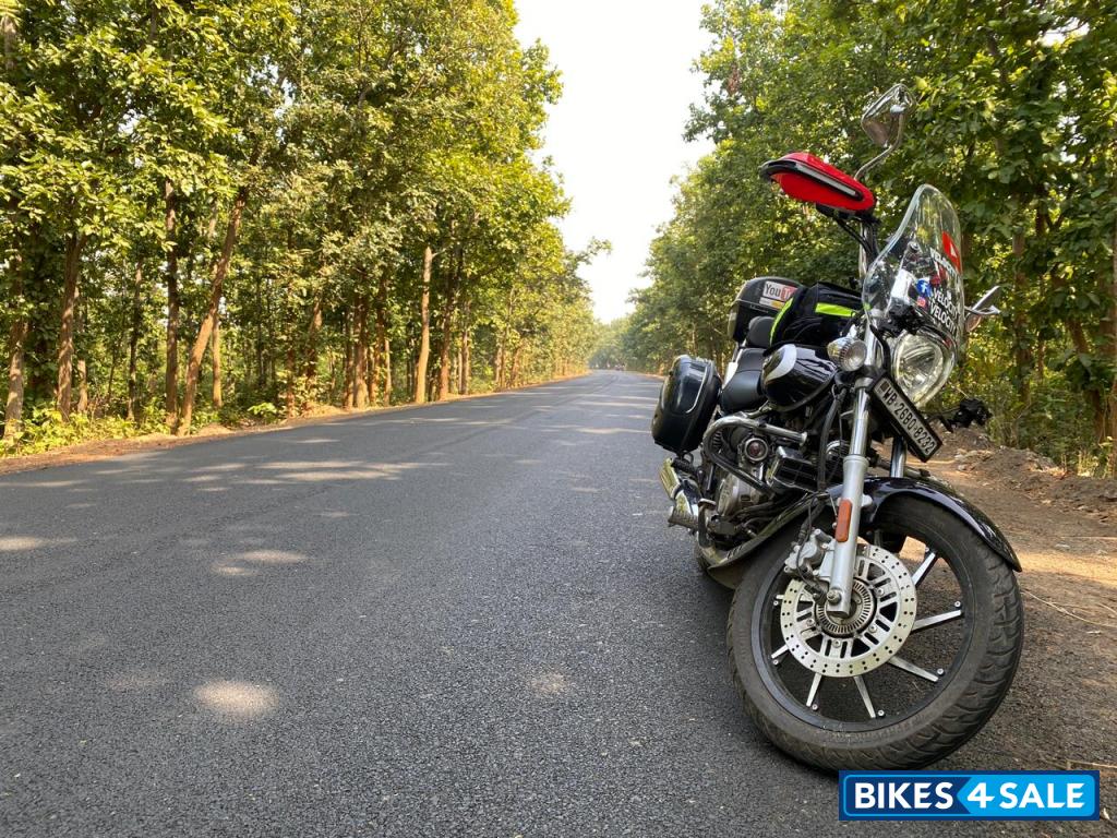 Black Bajaj Avenger Cruise 220 BS6