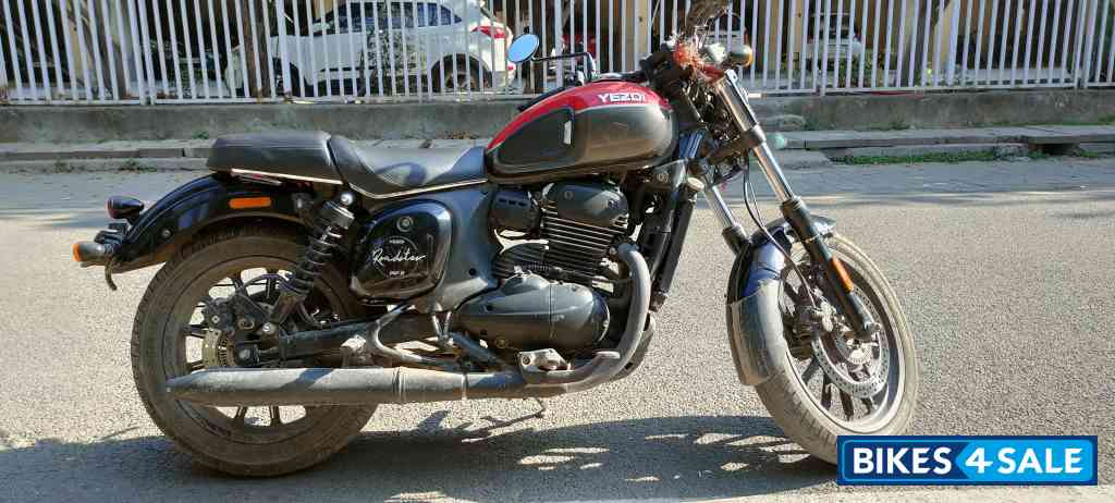 Yezdi Roadster Dual Tone