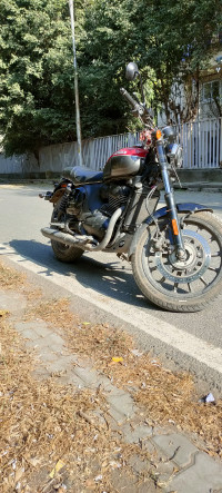 Yezdi Roadster Dual Tone