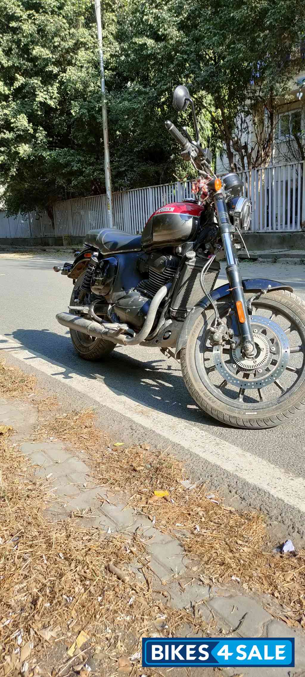 Yezdi Roadster Dual Tone