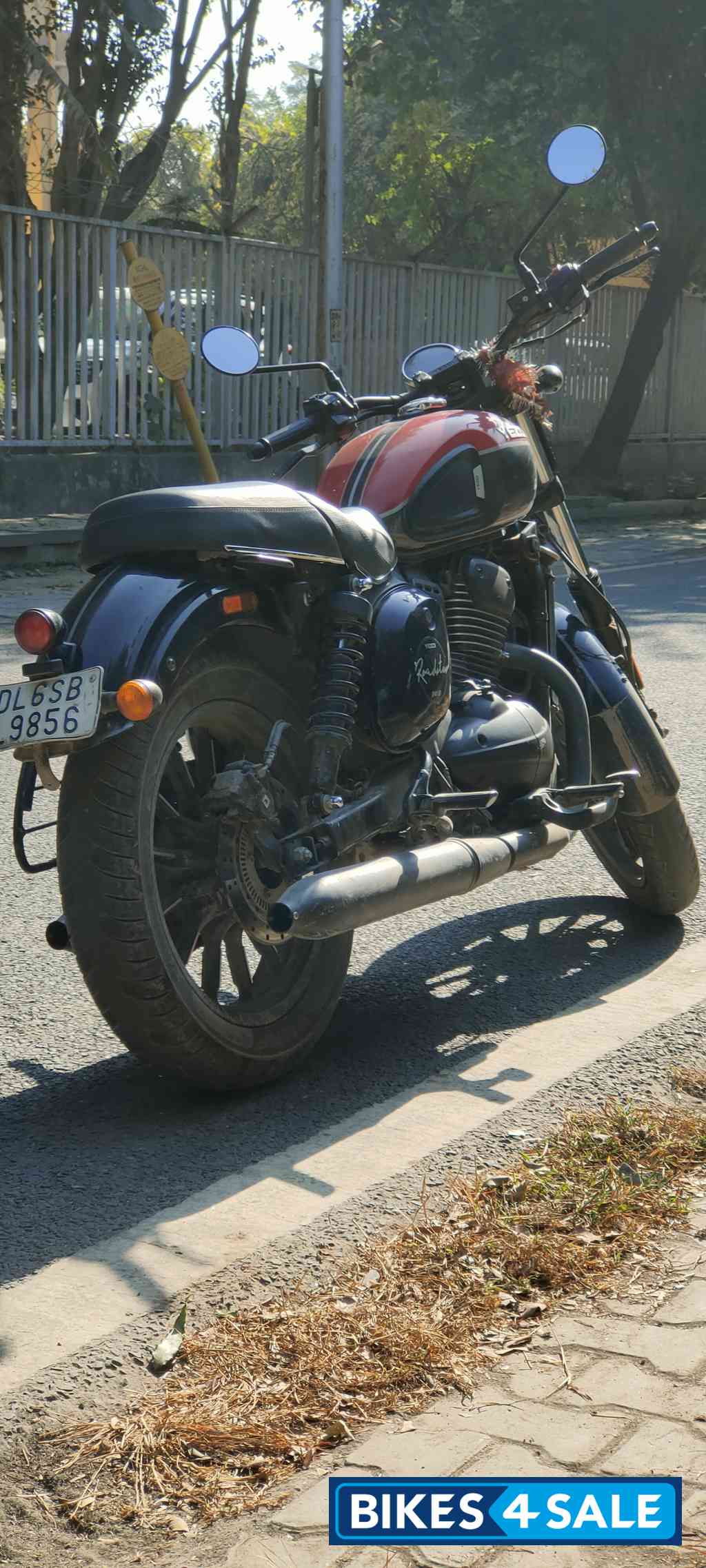 Yezdi Roadster Dual Tone