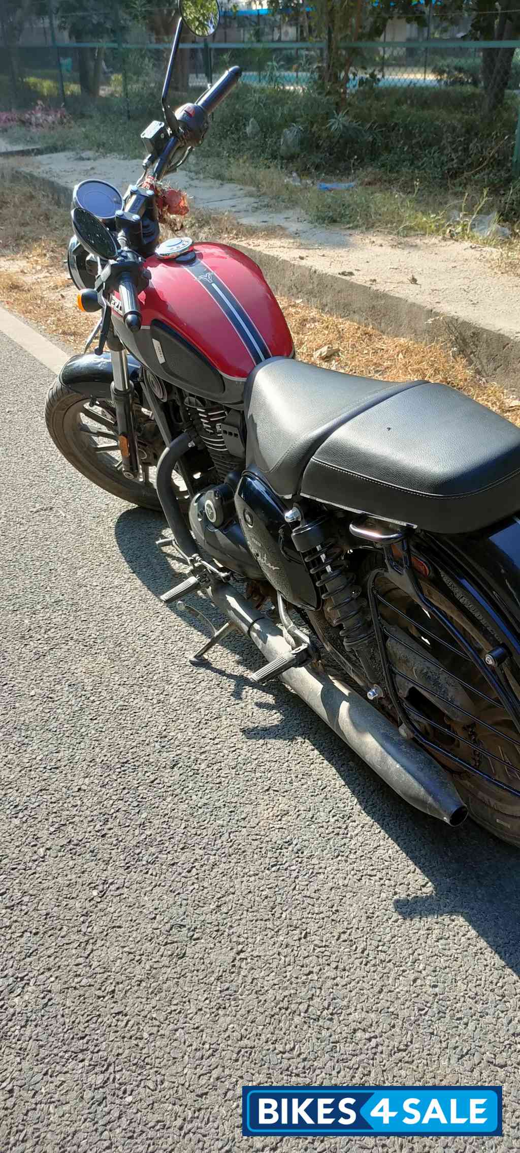 Yezdi Roadster Dual Tone