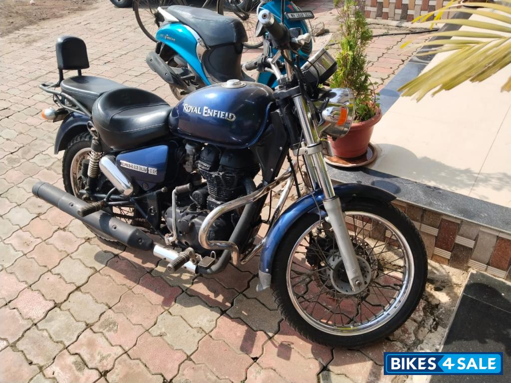 Marin Blue Royal Enfield Thunderbird