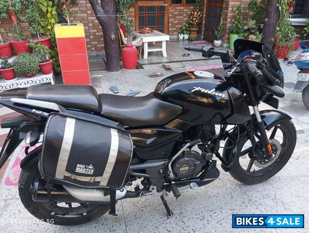Black Bajaj Pulsar 125 Split Seat