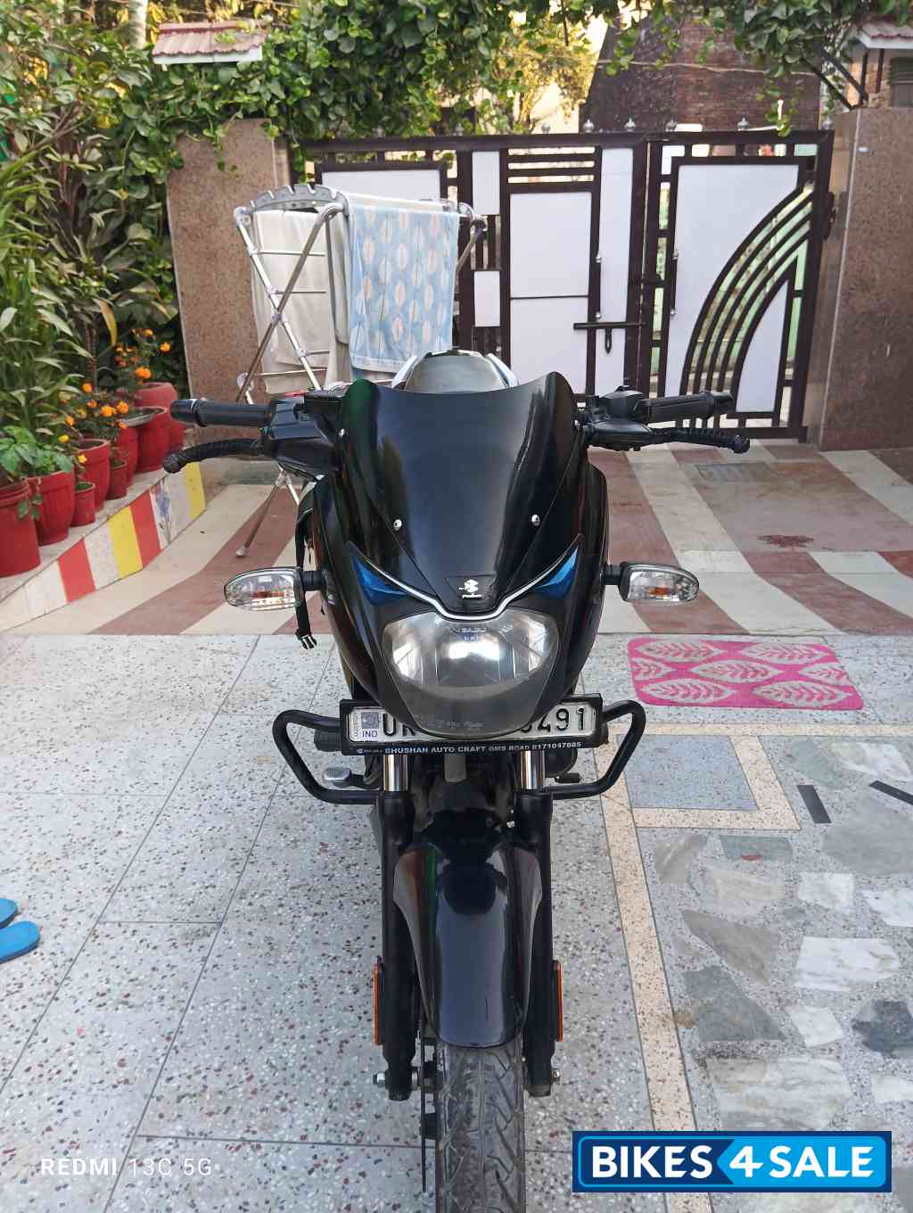 Black Bajaj Pulsar 125 Split Seat
