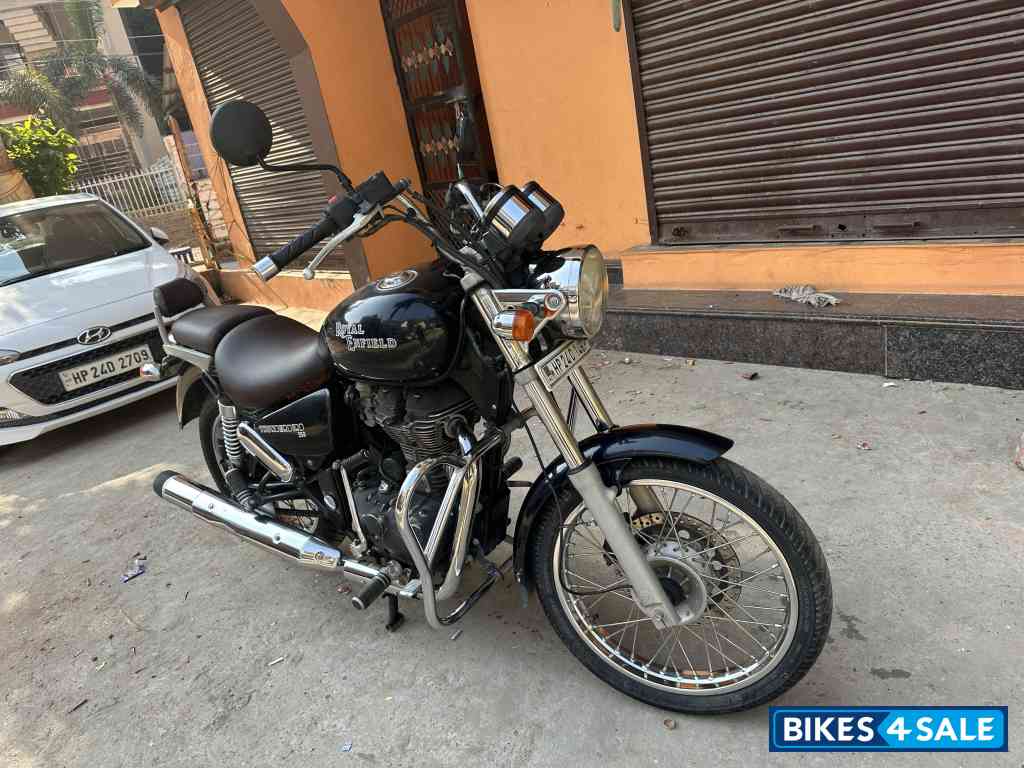 Black Royal Enfield Thunderbird 350