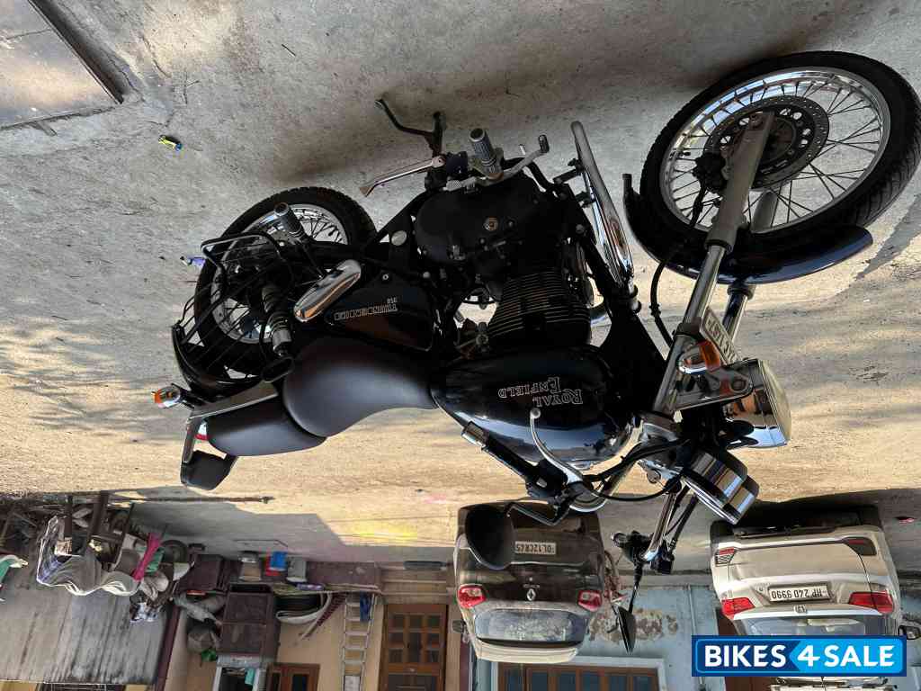 Black Royal Enfield Thunderbird 350 Black Royal Enfield Thunderbird 350