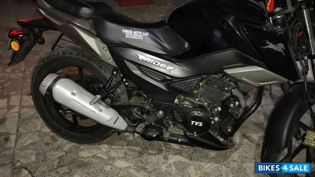 Black TVS Raider 125