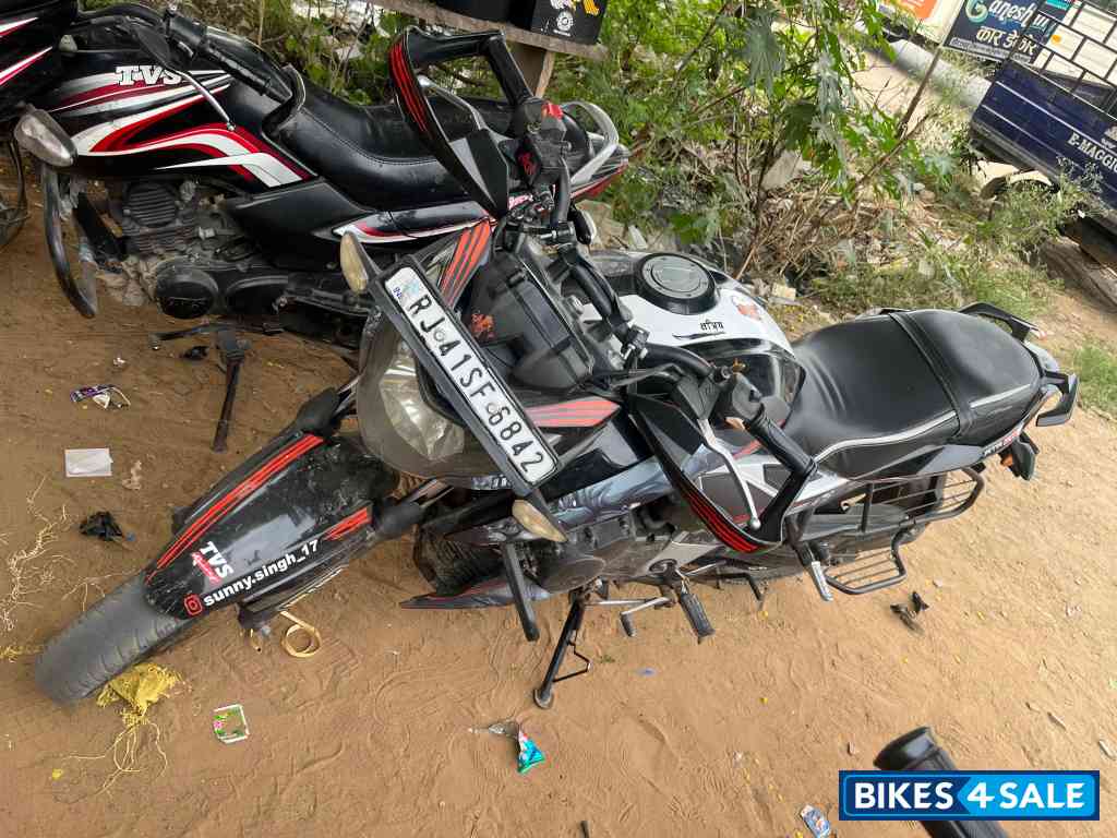 TVS Apache RTR 160 4V TVS Apache RTR 160 4V