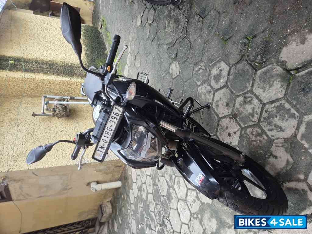 Black TVS Apache RTR 160 4V BS6