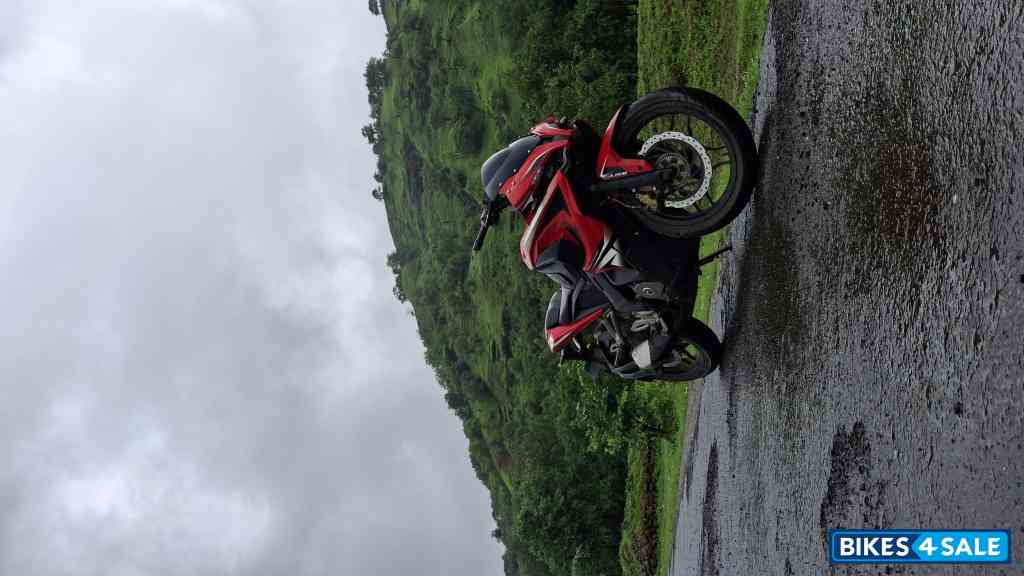 Red Bajaj Pulsar RS 200