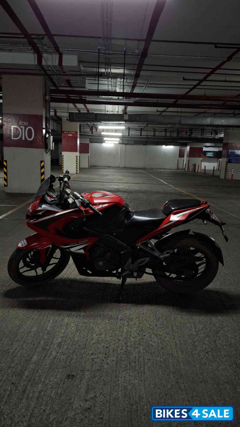Red Bajaj Pulsar RS 200
