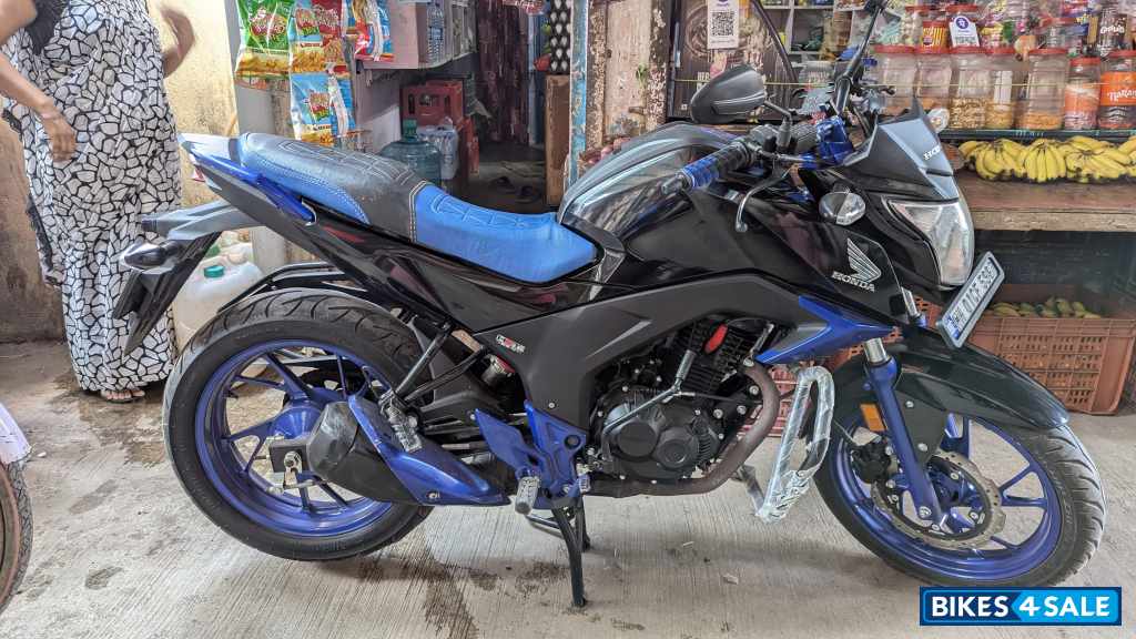 Black Honda CB Hornet 160R