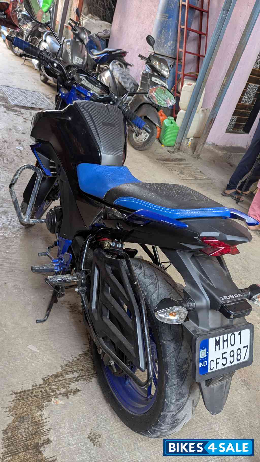 Black Honda CB Hornet 160R