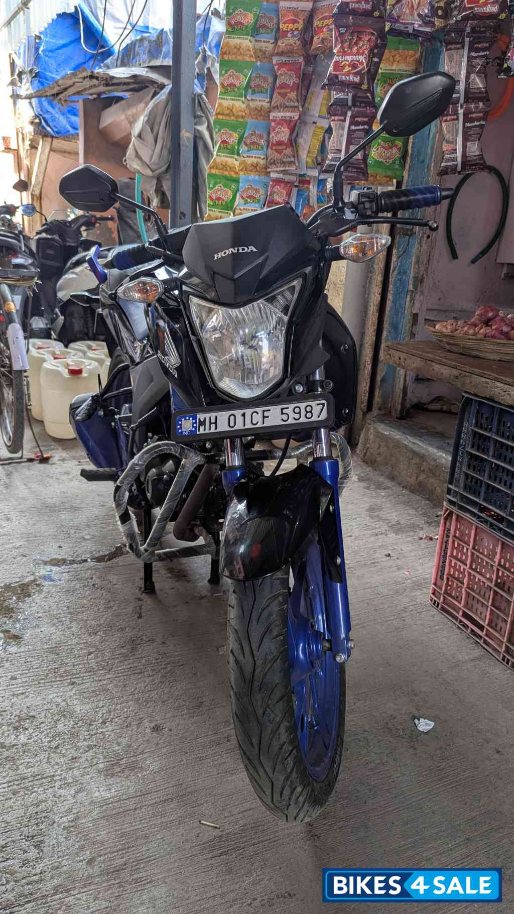 Black Honda CB Hornet 160R