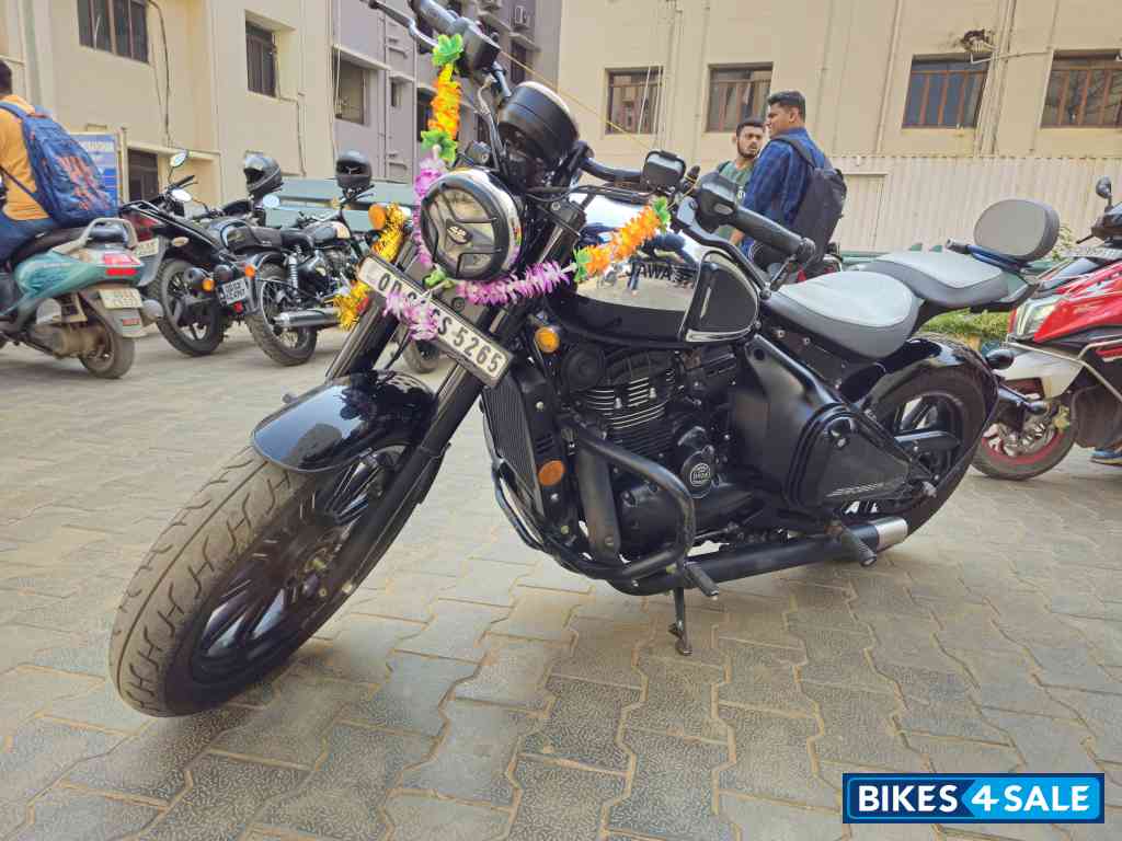 Chrome Jawa 42 Bobber Black Mirror