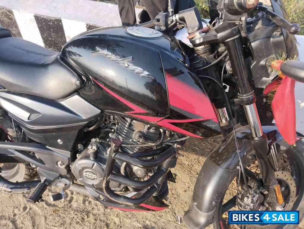 Red Black Bajaj Pulsar 150 Twin Disc BS6 Red Black Bajaj Pulsar 150 Twin Disc BS6