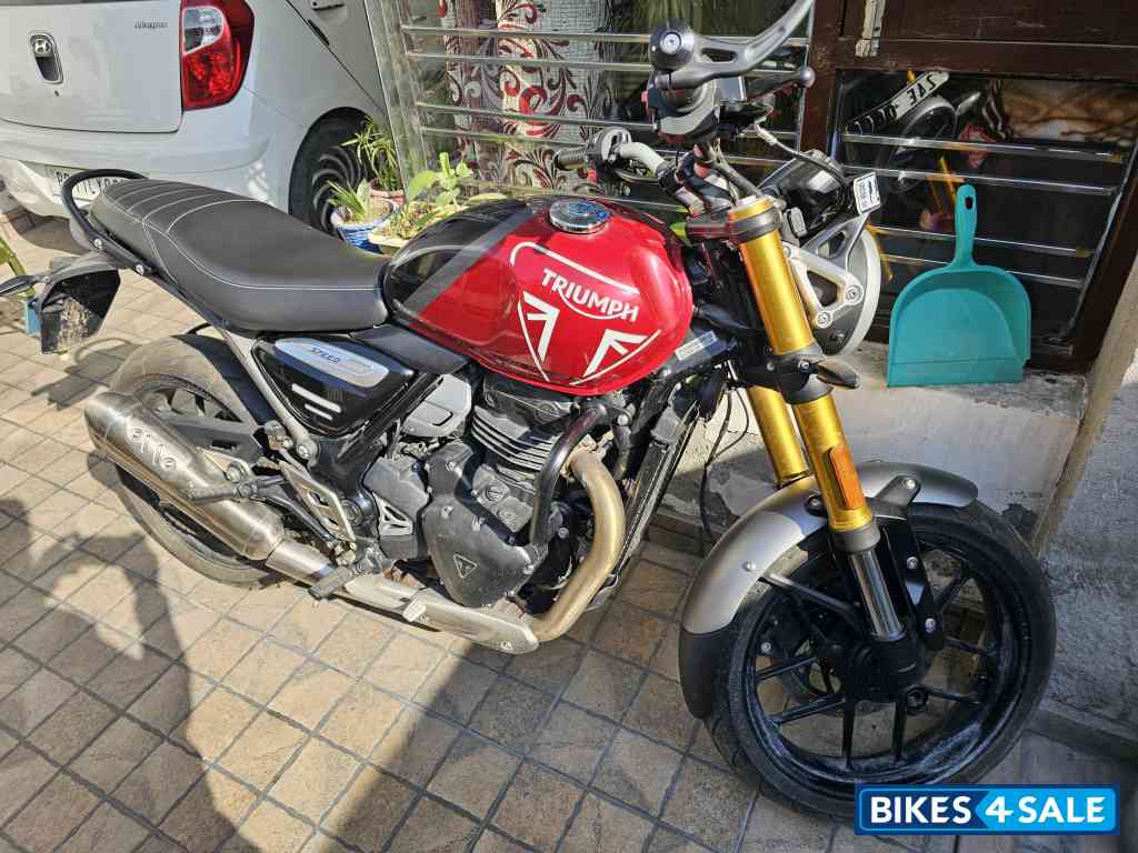 Red Triumph Speed 400