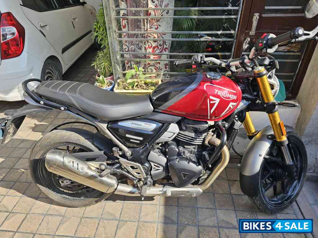 Red Triumph Speed 400