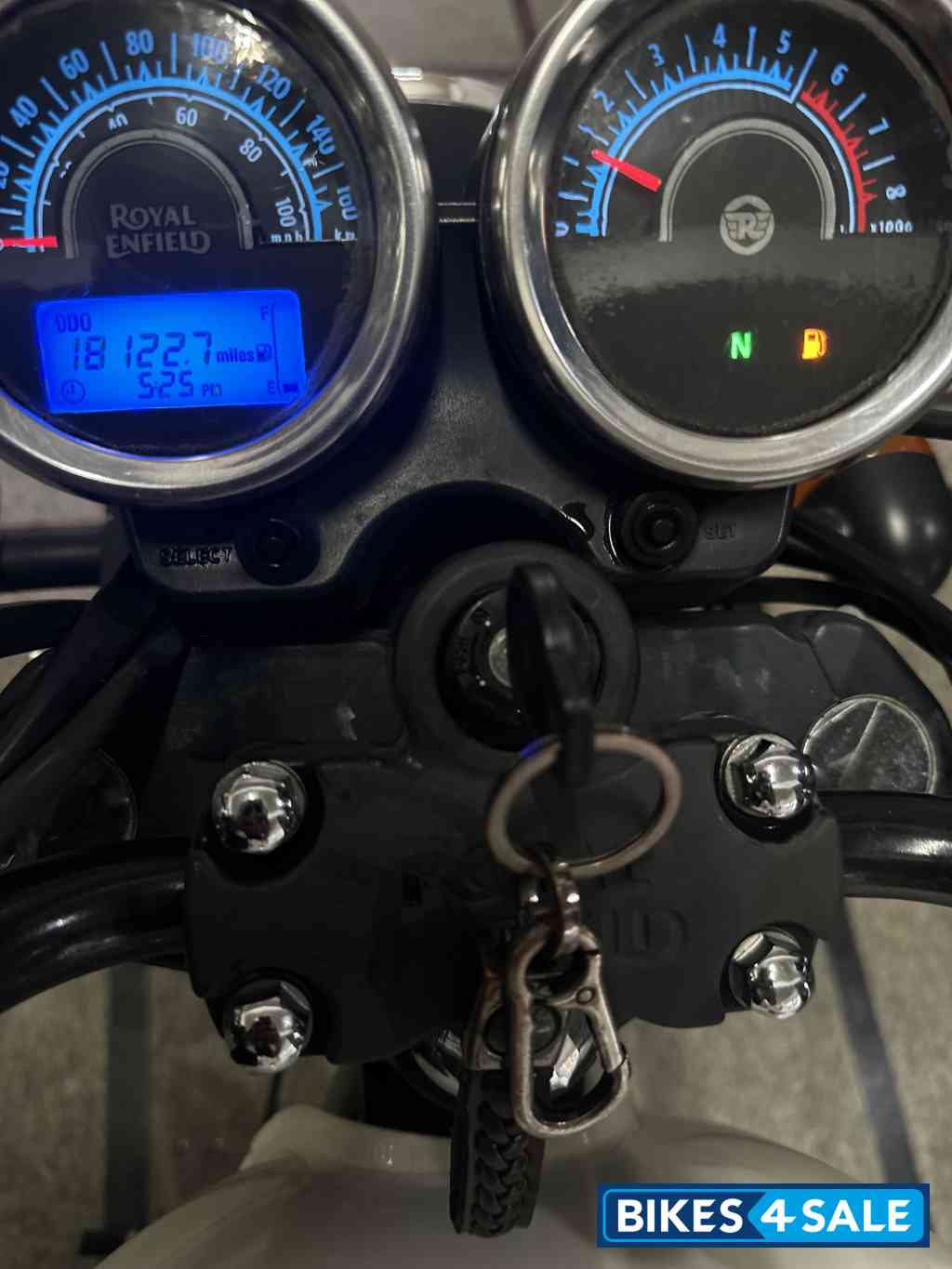 White Royal Enfield Thunderbird X 350