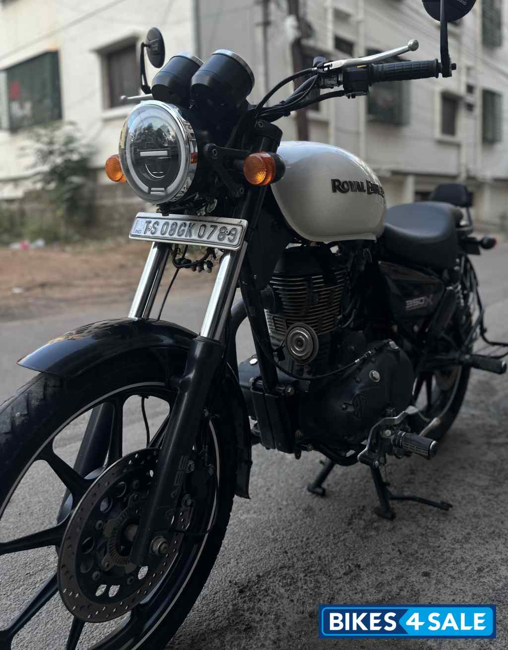 White Royal Enfield Thunderbird X 350