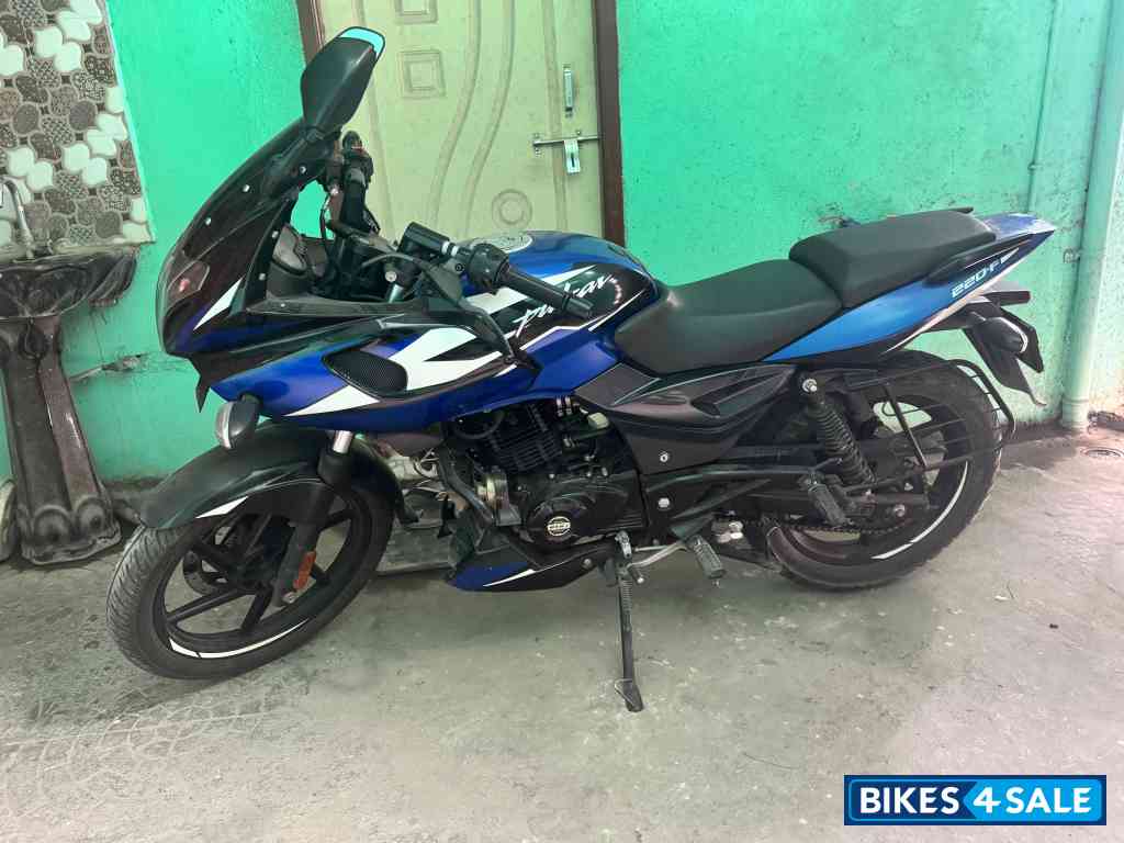 Bajaj Pulsar 220F BS6
