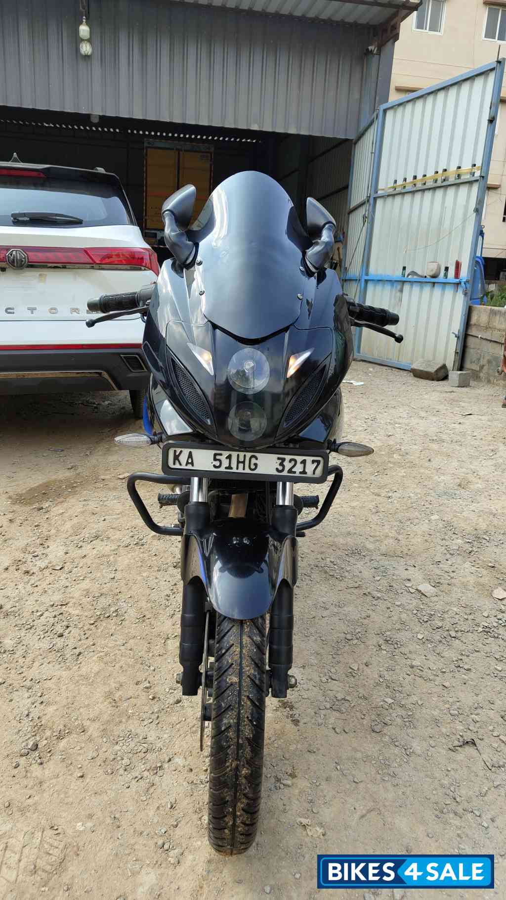 Bajaj Pulsar 220F