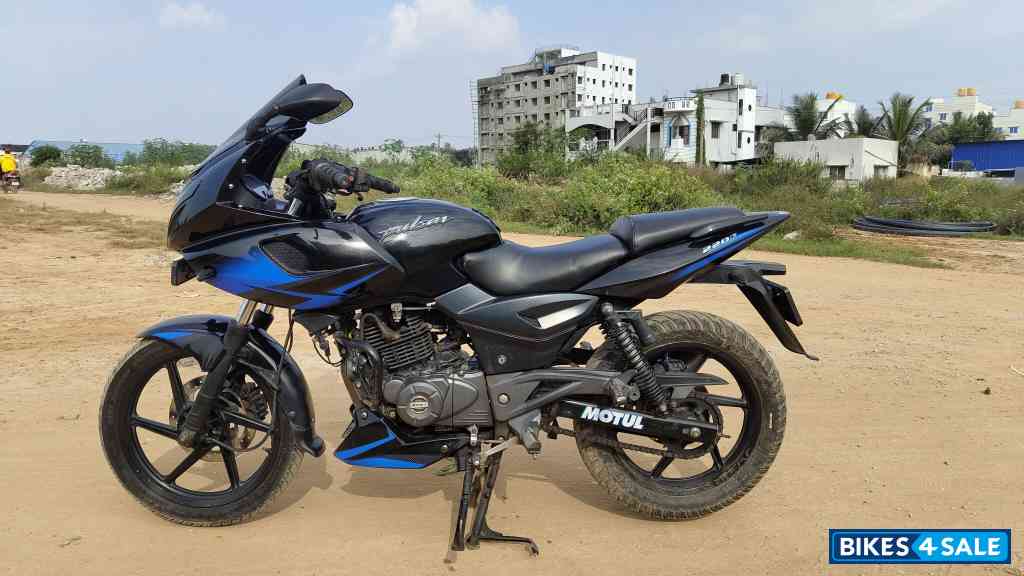 Bajaj Pulsar 220F