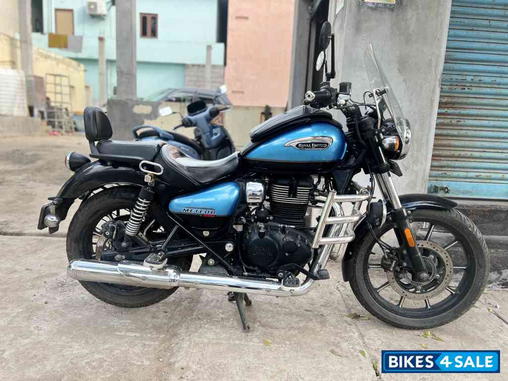Navi Blue Royal Enfield Meteor 350