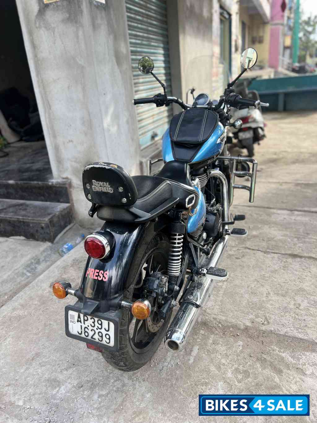 Navi Blue Royal Enfield Meteor 350