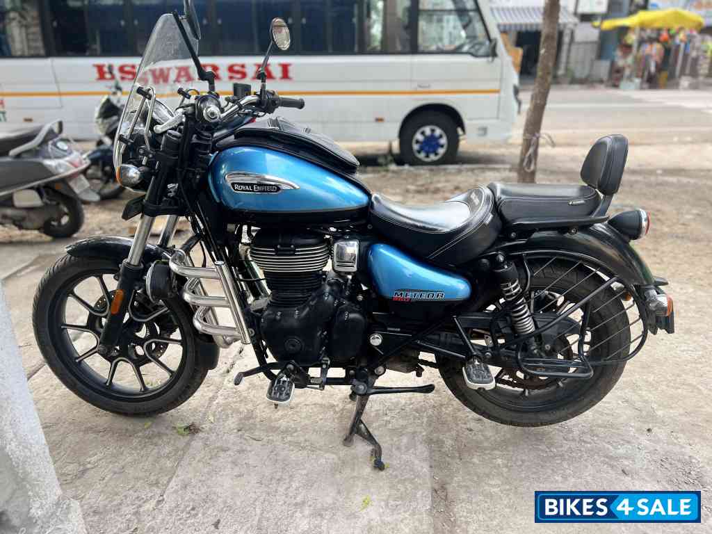 Navi Blue Royal Enfield Meteor 350