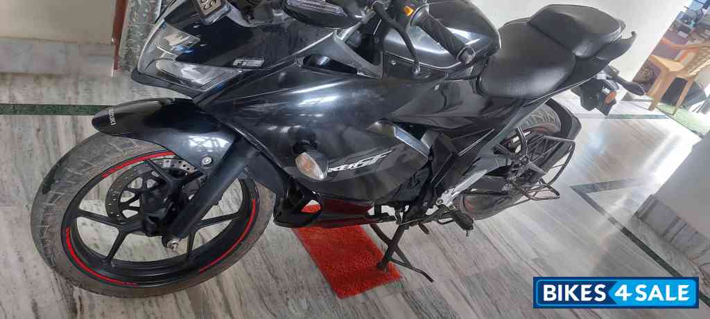 Black Suzuki Gixxer SF BS6
