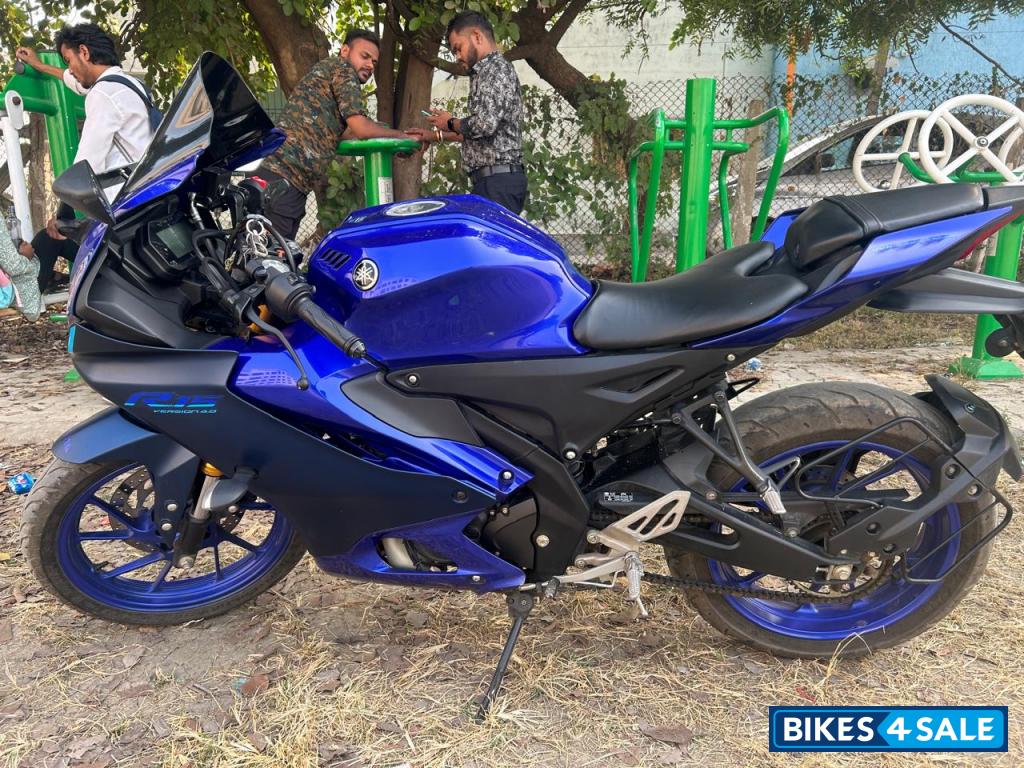 Blue Yamaha R15 V4