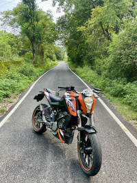 Orange KTM Duke 200